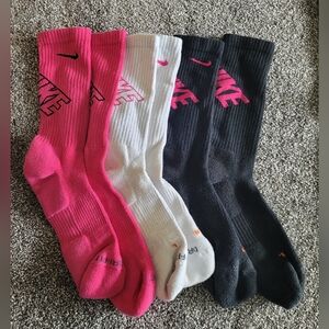 Set of 3 Nike Proformance Cushioned Crew Socks. Large